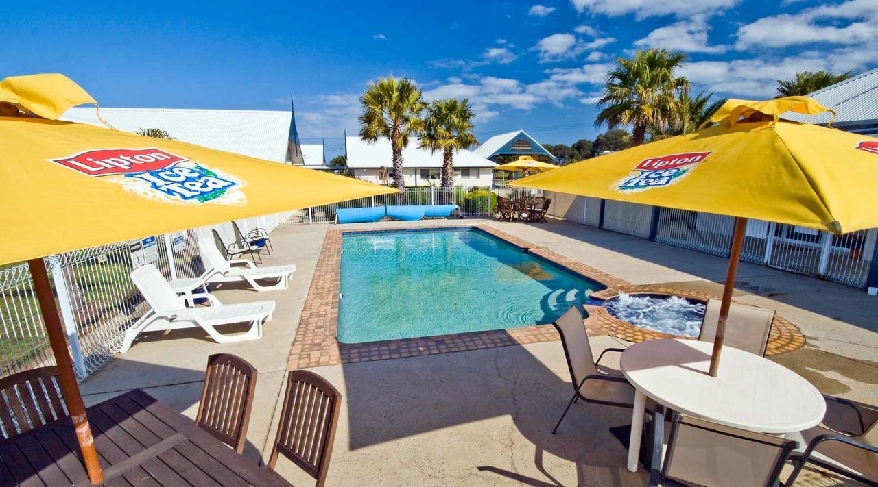 Torquay Tropicana Motel Екстер'єр фото