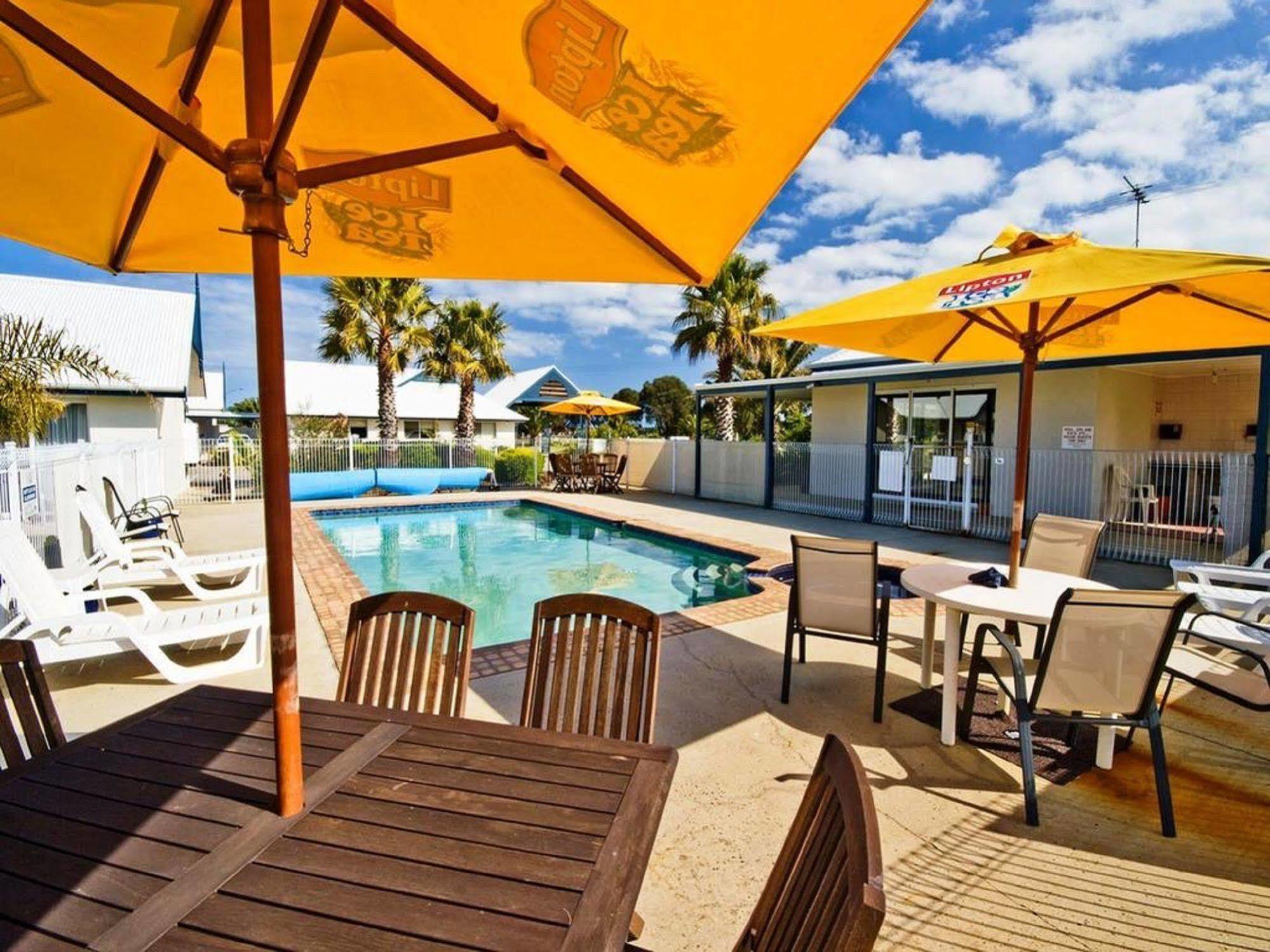 Torquay Tropicana Motel Екстер'єр фото
