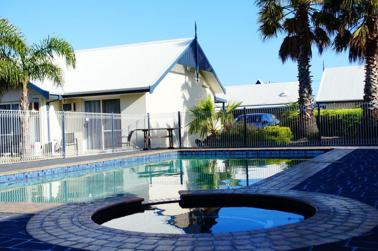 Torquay Tropicana Motel Екстер'єр фото