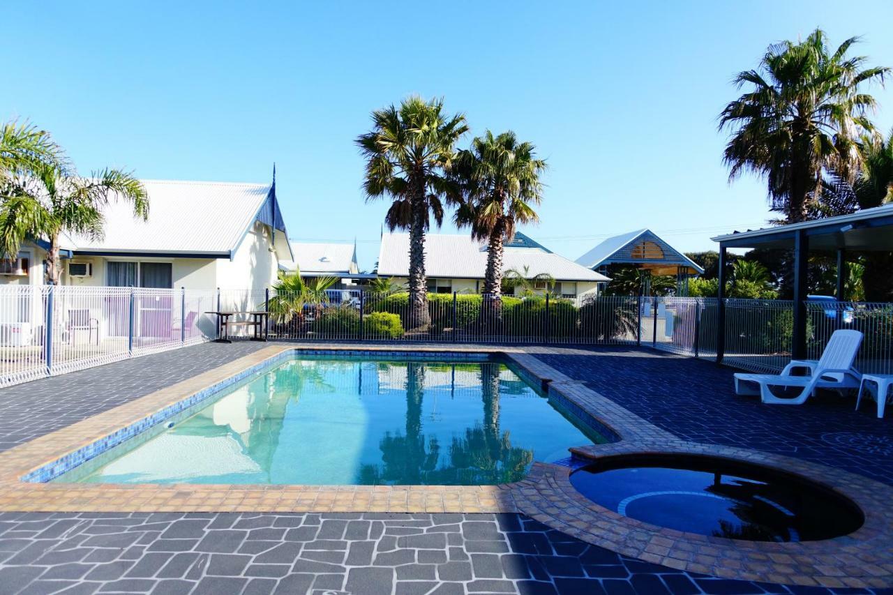 Torquay Tropicana Motel Екстер'єр фото